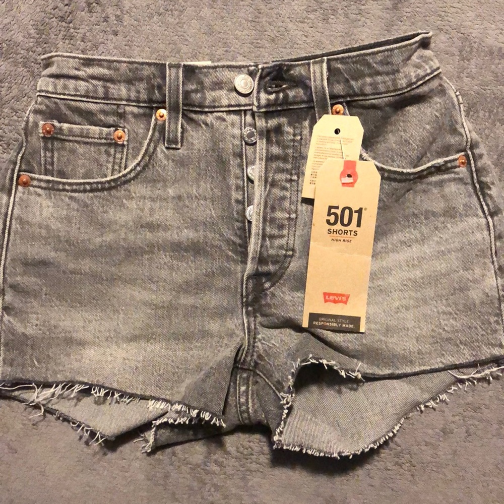Brand New Levi’s Women’s 501 High Rise Shorts sz24